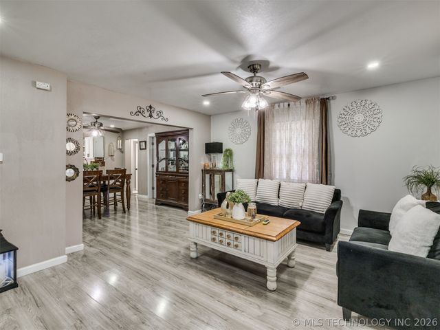 1712 E 71st Street N, Tulsa, OK 74130