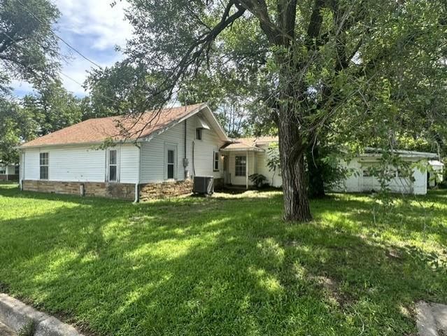1329 W Allison Street, Nevada, MO 64772