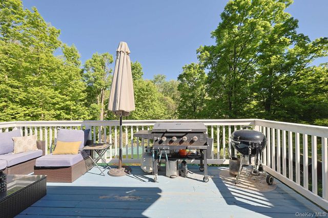 392 Oscawana Lake Road, Putnam Valley, NY 10579