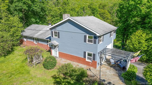 392 Oscawana Lake Road, Putnam Valley, NY 10579