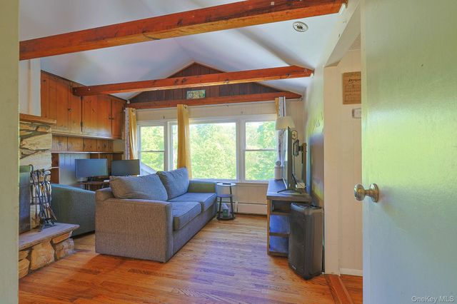 392 Oscawana Lake Road, Putnam Valley, NY 10579
