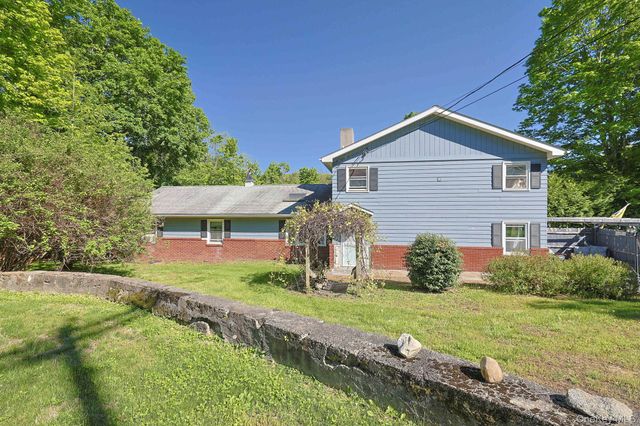 392 Oscawana Lake Road, Putnam Valley, NY 10579