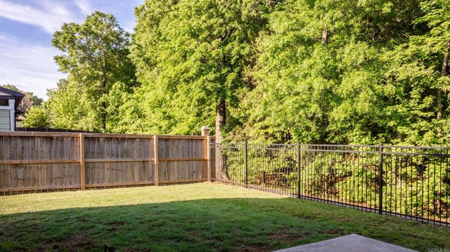 1505 Green Tree Dr, Conway, AR 72034