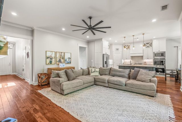 1505 Green Tree Dr, Conway, AR 72034