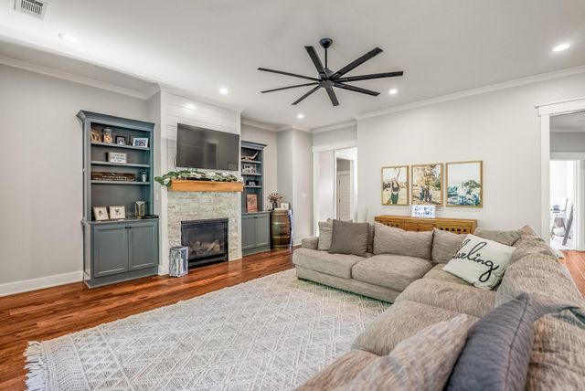 1505 Green Tree Dr, Conway, AR 72034