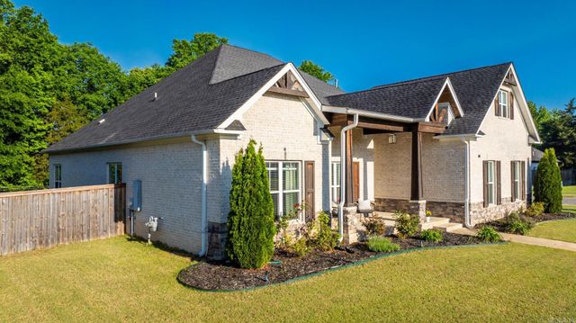 1505 Green Tree Dr, Conway, AR 72034