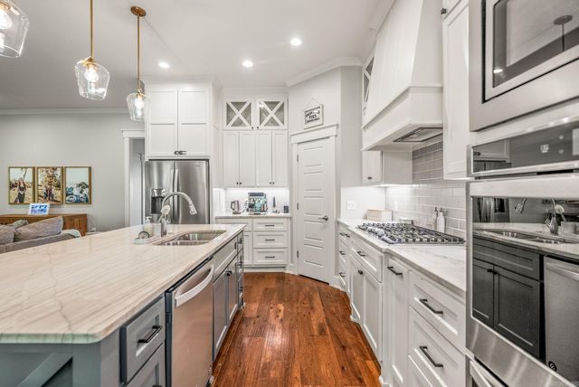 1505 Green Tree Dr, Conway, AR 72034