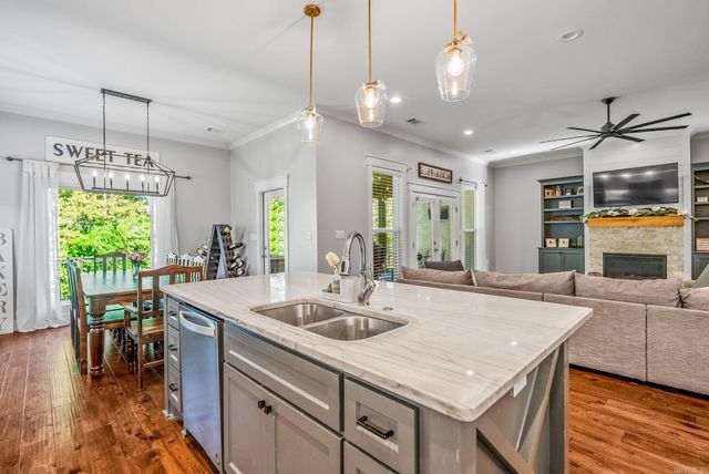 1505 Green Tree Dr, Conway, AR 72034