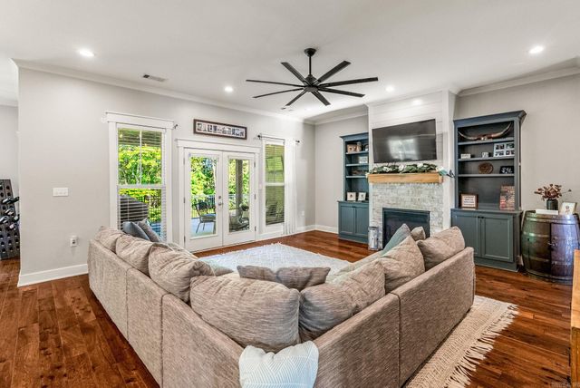 1505 Green Tree Dr, Conway, AR 72034