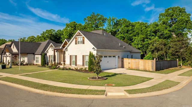 1505 Green Tree Dr, Conway, AR 72034