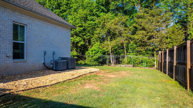 1505 Green Tree Dr, Conway, AR 72034