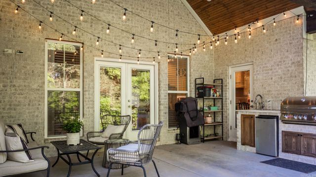 1505 Green Tree Dr, Conway, AR 72034