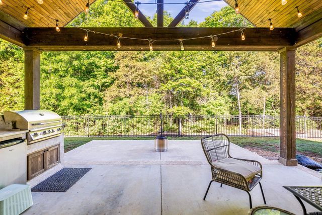 1505 Green Tree Dr, Conway, AR 72034