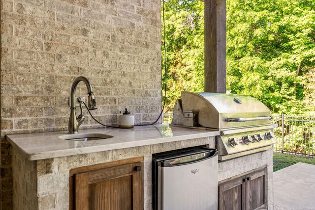 1505 Green Tree Dr, Conway, AR 72034