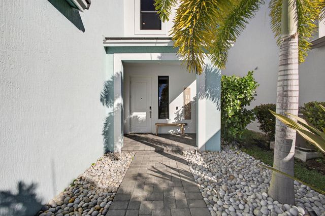 16587 Cove Road, The Acreage, FL 33470