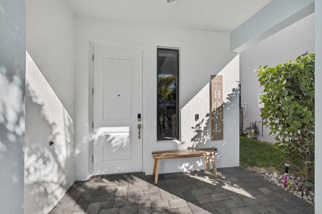 16587 Cove Road, The Acreage, FL 33470