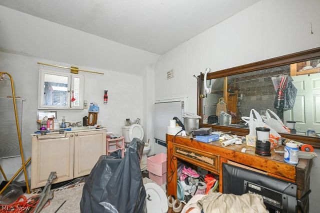 240 1st Street NW, Barberton, OH 44203