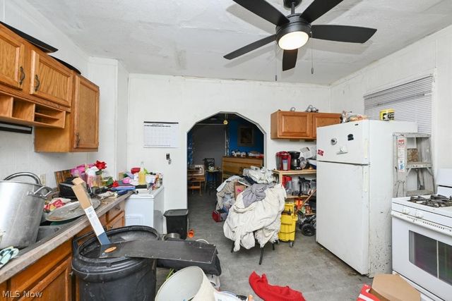 240 1st Street NW, Barberton, OH 44203