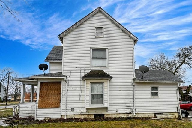 240 1st Street NW, Barberton, OH 44203