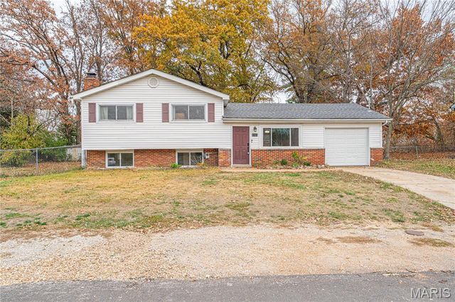 1716 Debbie Drive, High Ridge, MO 63049
