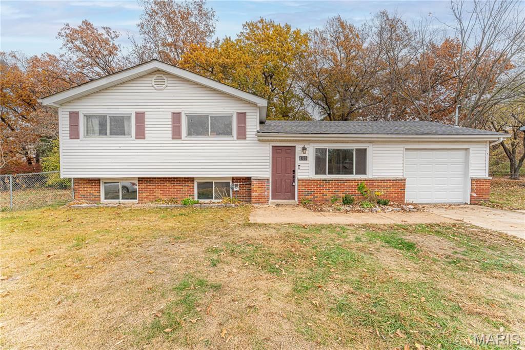 1716 Debbie Drive, High Ridge, MO 63049