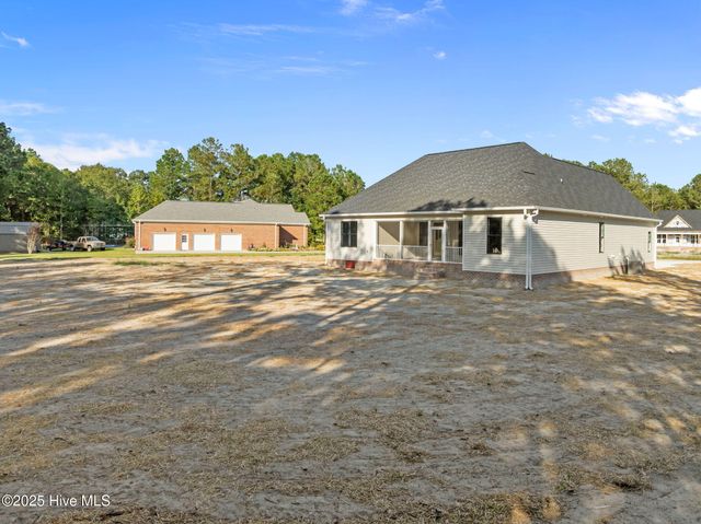 467 Eagle Trace Drive, Blounts Creek, NC 27814