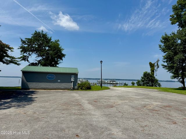 467 Eagle Trace Drive, Blounts Creek, NC 27814