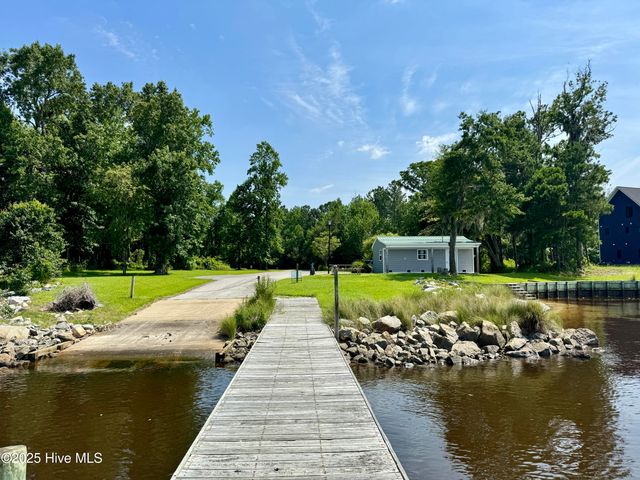 467 Eagle Trace Drive, Blounts Creek, NC 27814