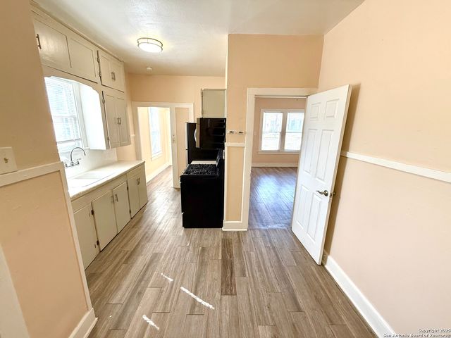 411 CANTON, San Antonio, TX 78202
