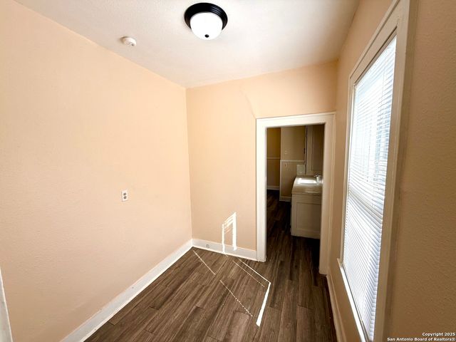 411 CANTON, San Antonio, TX 78202