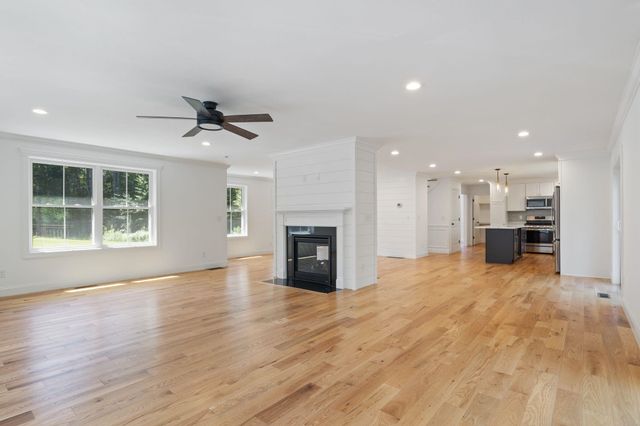 21 Sanborn Road, Hampton Falls, NH 03844