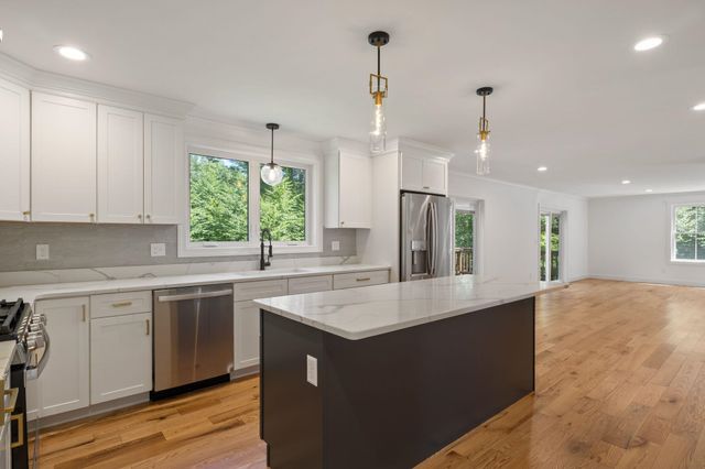 21 Sanborn Road, Hampton Falls, NH 03844