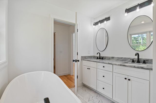 21 Sanborn Road, Hampton Falls, NH 03844