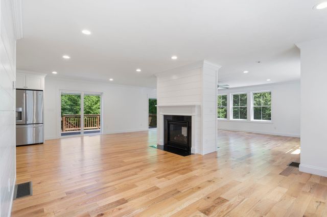 21 Sanborn Road, Hampton Falls, NH 03844