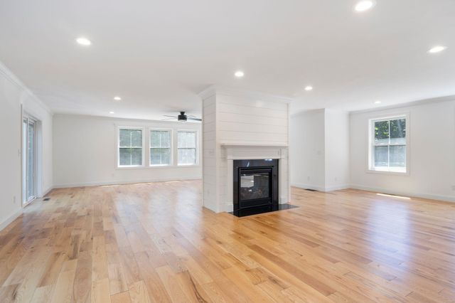 21 Sanborn Road, Hampton Falls, NH 03844