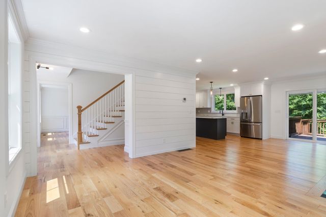 21 Sanborn Road, Hampton Falls, NH 03844