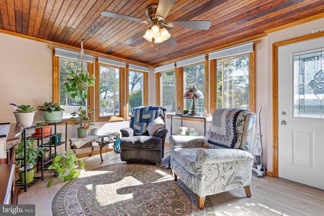 2002 GRAVERS LN, Wilmington, DE 19810