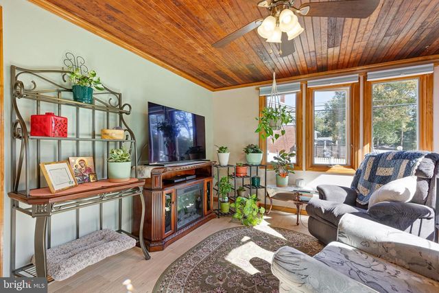 2002 GRAVERS LN, Wilmington, DE 19810