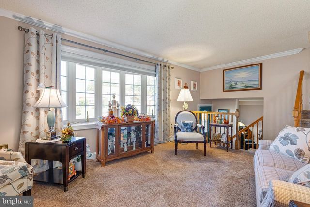 2002 GRAVERS LN, Wilmington, DE 19810