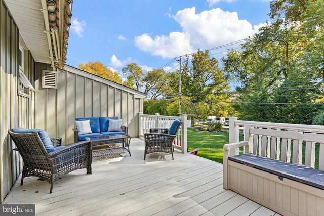 2002 GRAVERS LN, Wilmington, DE 19810