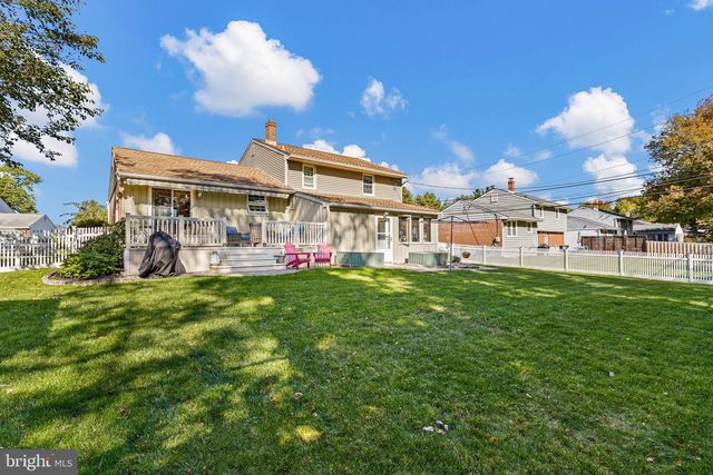 2002 GRAVERS LN, Wilmington, DE 19810