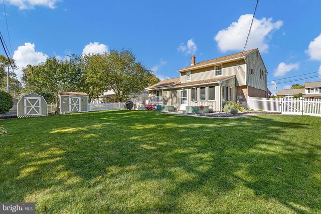 2002 GRAVERS LN, Wilmington, DE 19810