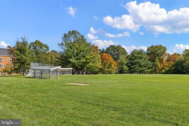 2002 GRAVERS LN, Wilmington, DE 19810