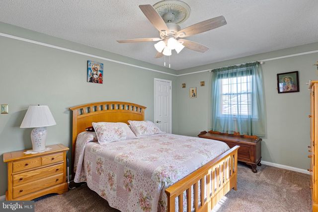 2002 GRAVERS LN, Wilmington, DE 19810