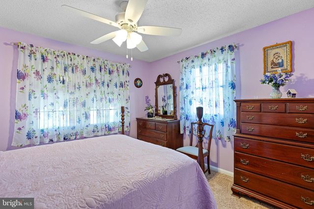 2002 GRAVERS LN, Wilmington, DE 19810