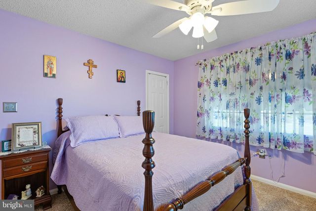 2002 GRAVERS LN, Wilmington, DE 19810