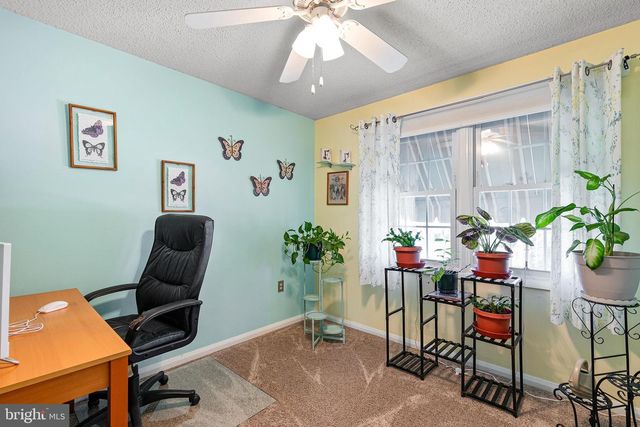 2002 GRAVERS LN, Wilmington, DE 19810