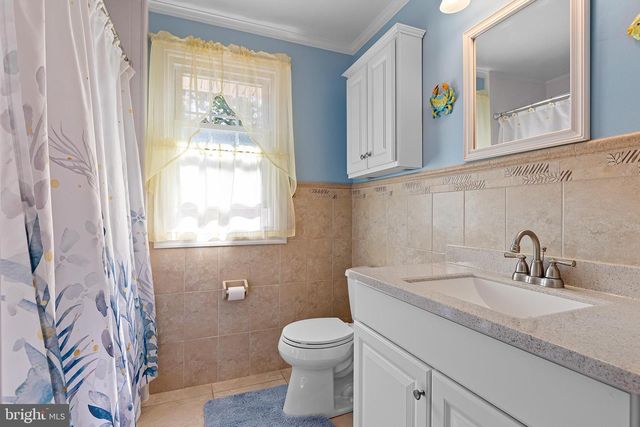 2002 GRAVERS LN, Wilmington, DE 19810