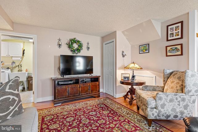 2002 GRAVERS LN, Wilmington, DE 19810