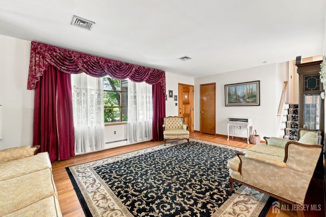 470 Blue Rige Avenue, Piscataway, NJ 08854